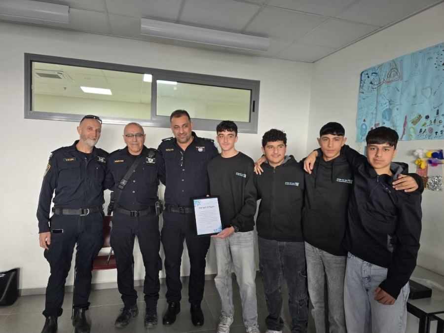 شرطة إسرائيل محاضرة توعوية لطلاب مدرسة يانوح جث الإعدادية